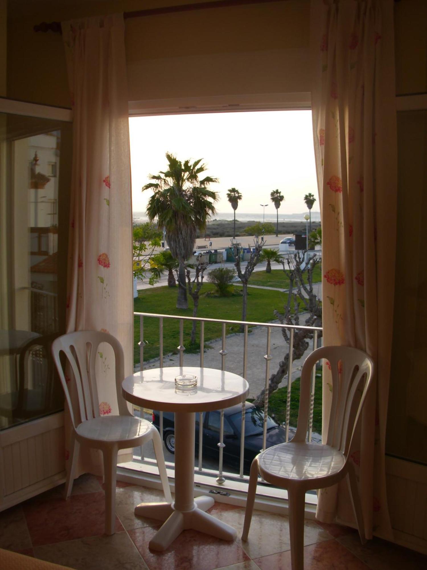 Hostal Sonrisa Del Mar Коніль-де-ла-Фронтера Екстер'єр фото
