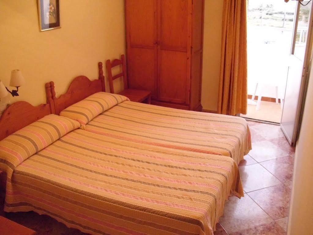 Hostal Sonrisa Del Mar Коніль-де-ла-Фронтера Екстер'єр фото